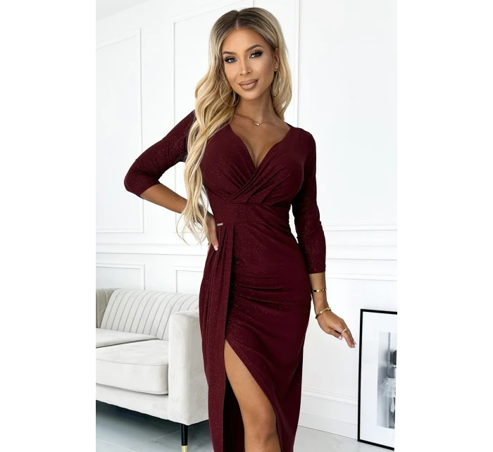 Lesklé dámské šaty ve vínové bordó barvě s výstřihem a rozparkem na noze model 18860510 - numoco