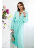 Šaty s viazaným plisovaným lemom svetlej mentolovej farby