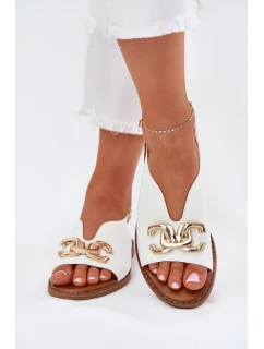 Dámské Sandály Na Plochém Podpatku Se Zlatou Dekorací Bílé model 21701658 - EVENTO