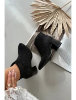 Botki Damskie Na Słupku Ze Zdobieniem D&A MR52-133 Czarne