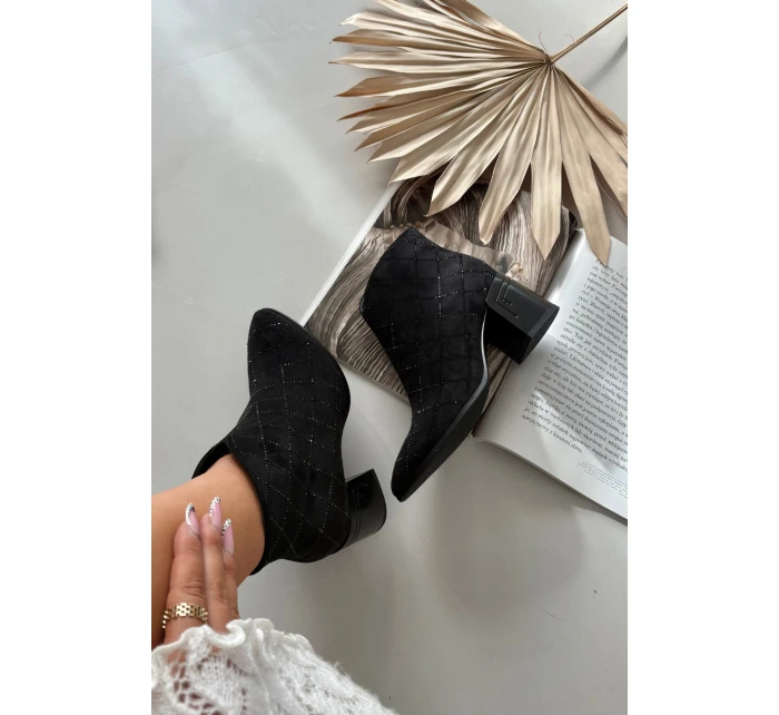 Botki Damskie Na Słupku Ze Zdobieniem D&A MR52-133 Czarne