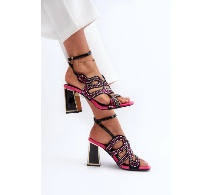 Sandále na podpätku model 196972 Vykročte štýlovo Sandále na podpätku model 196972 Vykročte štýlovo