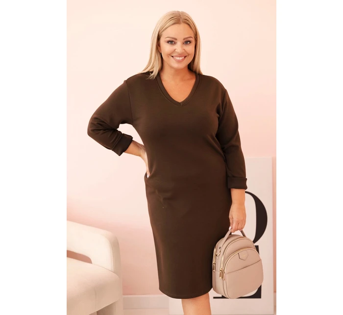 Dámska nadrozmerná sukňa s véčkovým výstrihom a rukávmi hnedá