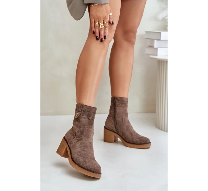 Zateplené dámské boty na podpatku hnědé model 21673996 - Boto Zateplené dámské boty na podpatku hnědé model 21673996 - Boto