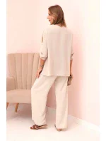Dámsky set s blúzkou s náhrdelníkom a širokými nohavicami béžovej farby