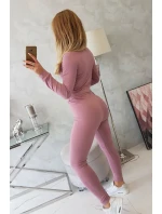 Sada so záhybom na blúzke tmavo ružová