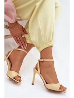 Dámské sandály na podpatku z imitace kůže Žluté model 22125495 - Boto