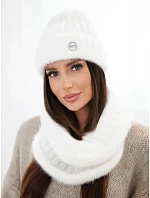 Dámská souprava čepice a model 22554835 z úpletu bílá - K-Fashion Dámská souprava čepice a model 22554835 z úpletu bílá - K-Fashion