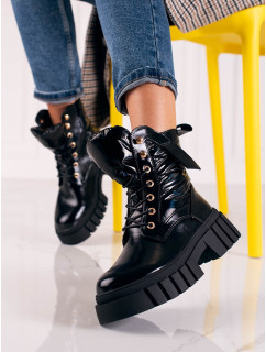 Štýlové dámske čierne členkové topánky na kline