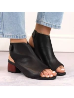 Pohodlné kožené sandále Remonte W RKR654