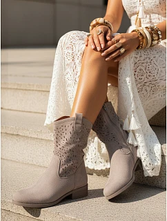 Dámske ažurové čižmy na nízkom podpätku béžové FashionStreet ZY1433