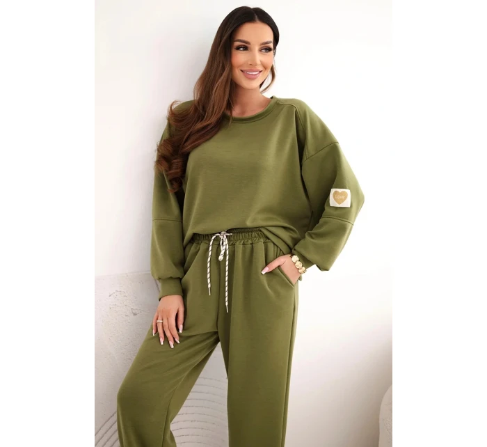 Dámský máslový komplet s volnou mikinou a kalhotami s nápisem LOVE olivový