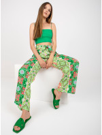 Zelené nohavice zo vzorovanej látky so širokými nohavicami