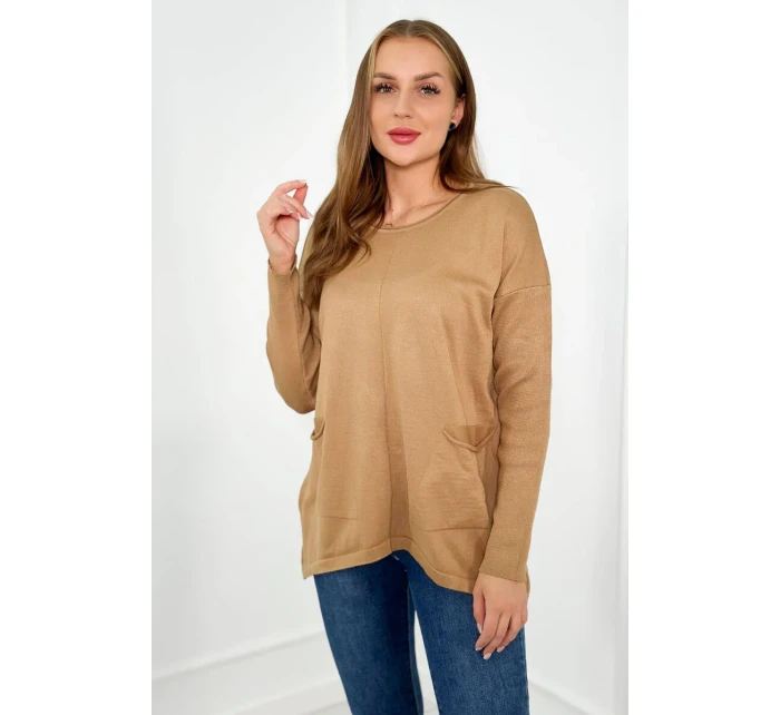 Sveter s prednými vreckami Ťava