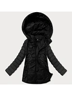 Lehká černá dámská prošívaná plus size bunda s kapucí model 21059191 - J.STYLE Lehká černá dámská prošívaná plus size bunda s kapucí model 21059191 - J.STYLE