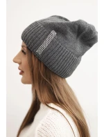 Dámská zimní čepice z vlny s krystaly model 21750400 grafitová - K-Fashion Dámská zimní čepice z vlny s krystaly model 21750400 grafitová - K-Fashion