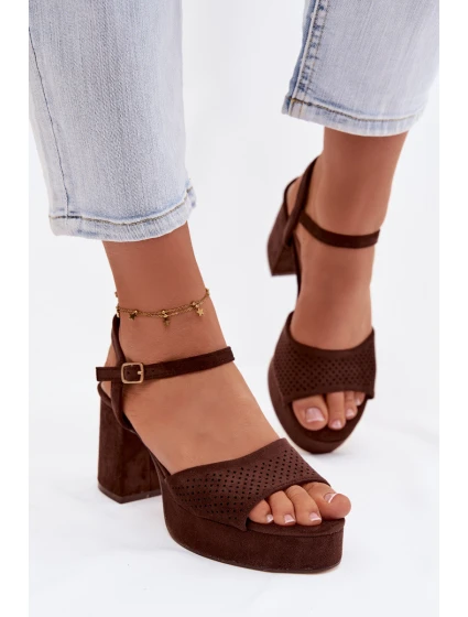 Dámské sandály na podpatku z eko semiše čokoládové model 21951411 - Boto