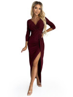 Lesklé dámske šaty vo vínovej bordovej farbe s výstrihom a rázporkom na nohe 404-5