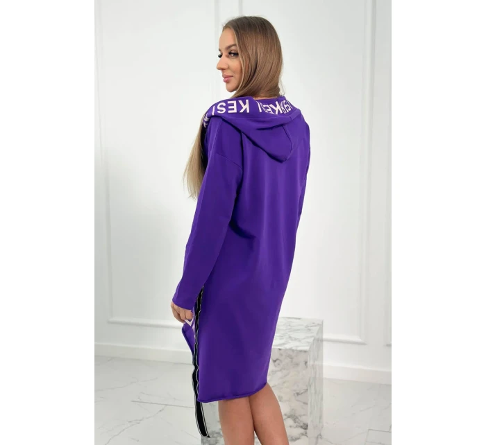 Tmavo fialové šaty s kapucňou a potlačou Tmavo fialové šaty s kapucňou a potlačou