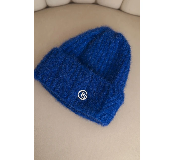 Dámska zimná čiapka z nadýchanej priadze a s elegantným gombíkom Dámska zimná čiapka z nadýchanej priadze a s elegantným gombíkom