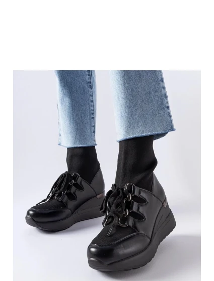 Topánky na klinovom podpätku model 206574 Solea Topánky na klinovom podpätku model 206574 Solea