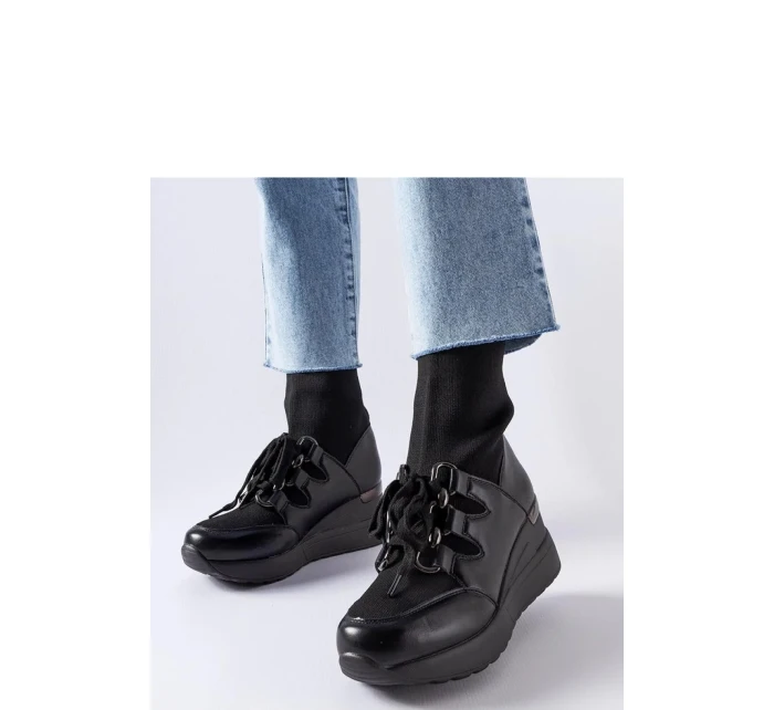 Topánky na klinovom podpätku model 206574 Solea Topánky na klinovom podpätku model 206574 Solea