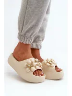 Dámské pěnové pantofle s ozdobami na silné světle béžová model 20455574 - Kesi