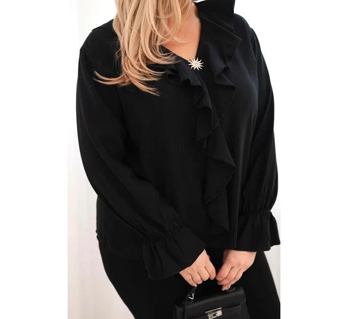 Dámská viskózová blůza Plus Size s volánem a ozdobnou broží černá