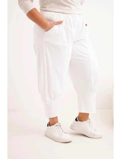 Dámske plus veľkosť nohavice s nízkym sedom a elastickým pásom biela