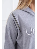 Neobmedzené šedé šaty