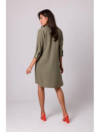 model 18407165 Rozšířené košilové šaty olivové - BeWear model 18407165 Rozšířené košilové šaty olivové - BeWear