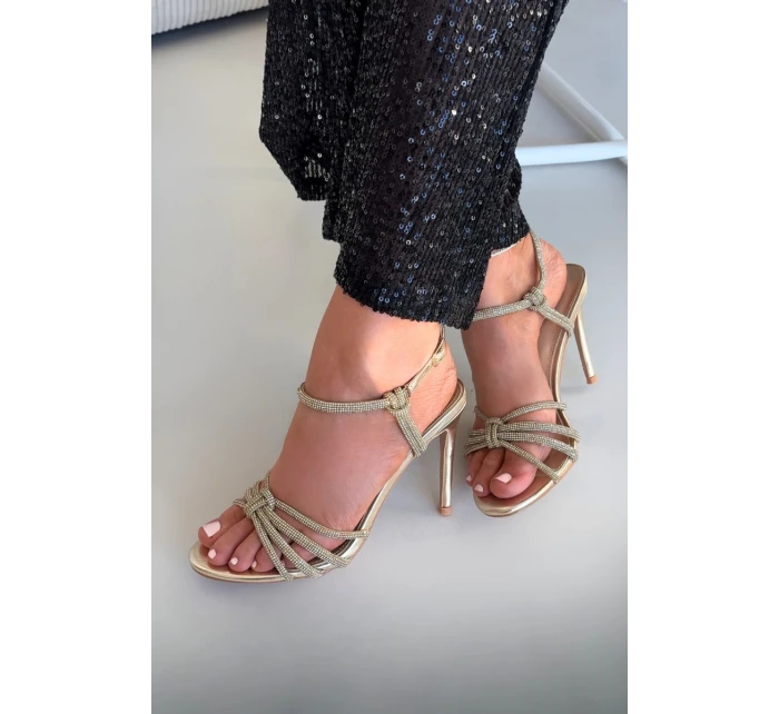 Dámské sandály na jehlovém podpatku s pásky a zlaté model 21821779 - Boto