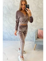 Velúrová súprava s nápisom Queen grey