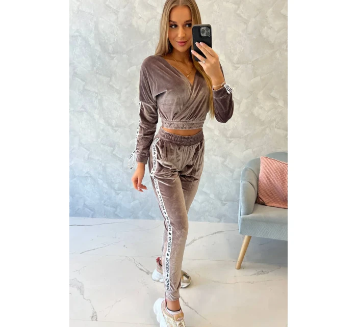 Velúrová súprava s nápisom Queen grey