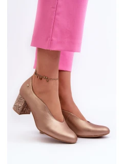 Elegantní kožené lodičky na podpatku model 21661319 zlaté - Maciejka