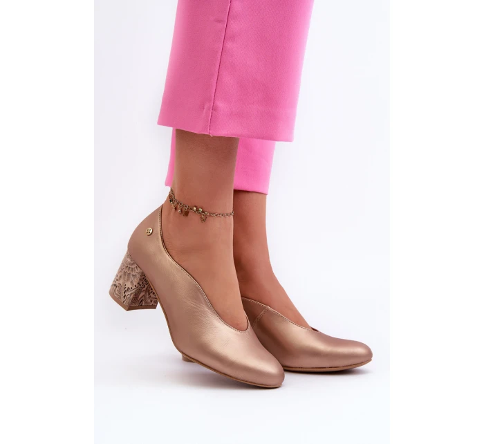Elegantní kožené lodičky na podpatku model 21661319 zlaté - Maciejka