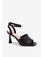 Dámské sandály na podpatku model 22126177 Černé - VINCEZA