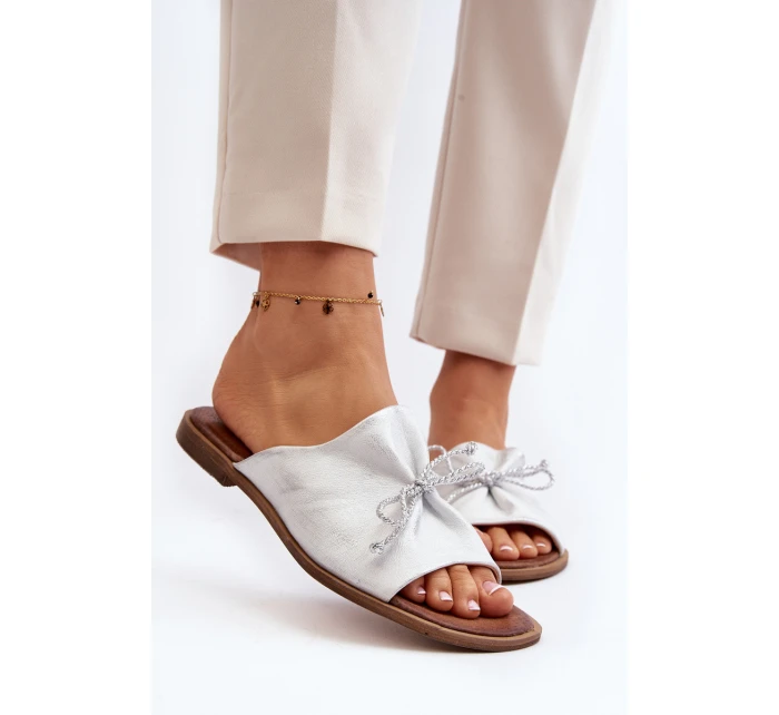 Kožené dámské žabky model 21646105 stříbrné - Zazoo