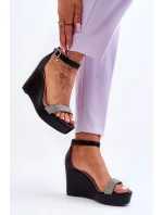 Módní kožené sandály na klínu černé Arwen Módní kožené sandály na klínu černé Arwen