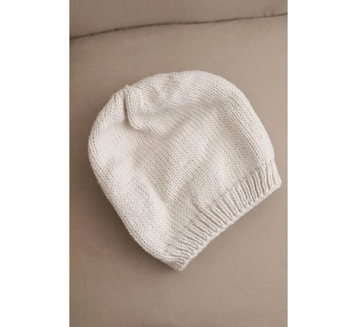 Dámska zimná čiapka s ušami a rebrovaným vzorom K440 beige Dámska zimná čiapka s ušami a rebrovaným vzorom K440 beige