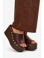 Dámské nazouváky na platformě s čokoládové model 21918831 - Boto Dámské nazouváky na platformě s čokoládové model 21918831 - Boto