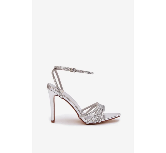 Sandále na podpätku model 222257 Vykročte štýlovo