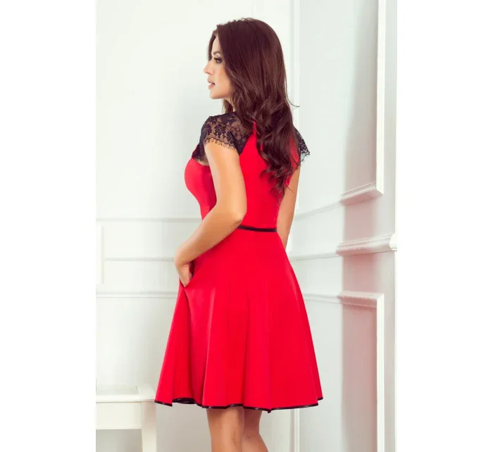Červené dámske šaty s čipkovanými vsadkami model 7761416 Červené dámske šaty s čipkovanými vsadkami model 7761416