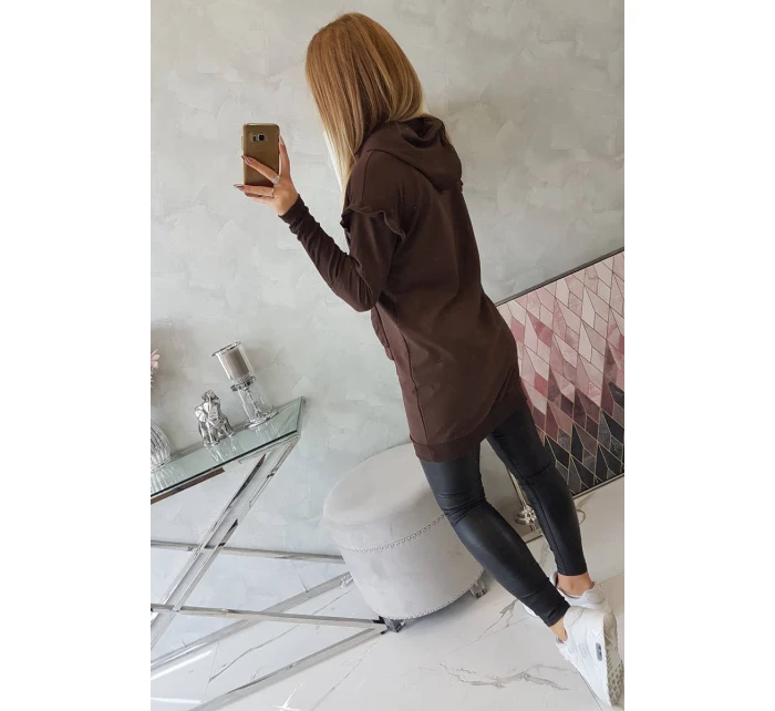 Šaty s ozdobnými volánikmi a kapucňou v hnedej farbe Šaty s ozdobnými volánikmi a kapucňou v hnedej farbe