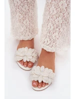 Dámské ploché s ozdobou bílé model 22032049 - Boto Dámské ploché s ozdobou bílé model 22032049 - Boto