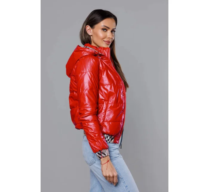 Krátka červená dámska bunda s ozdobným lemovaním (B8030-4)
