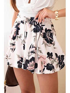 Dámske viskózové šortky s kvetinovým vzorom so zaväzovaním v páse čierne