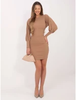 RUE PARIS Tmavě béžové model 15866597 šaty - FPrice