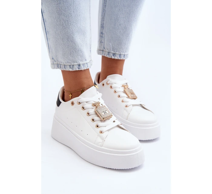 Dámské tenisky s ozdobou Bílé model 21648400 - Boto Dámské tenisky s ozdobou Bílé model 21648400 - Boto