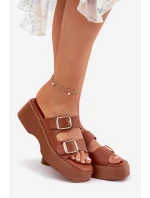 Dámské Pantofle Na Klínku A Platformě S Přezkami Camel model 21697281 - Boto Dámské Pantofle Na Klínku A Platformě S Přezkami Camel model 21697281 - Boto